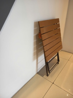 Ensemble de table de jardin pliable moderne avec 2 chaises, structure en bois et en acier pour utilisation en terrasse