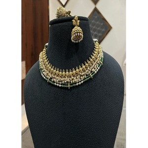 Ensemble de bijoux élégant de qualité supérieure en laiton plaqué or avec collier et boucles d'oreilles imitation perle pour fiançailles, mariage, cadeau, fête - Product Image 2