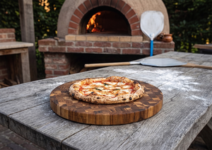 Planche à découper en bois d'acacia (rond, 1,5 cm d'épaisseur) - Planche à pizza avec poignée 100% écologique - Product Image 5