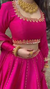 Vestido de Noche Largo de Satén Rosa con Bordado, Estilo Banarasi, Manga Larga, Hecho a Mano, Elegante, con Sujetador Incorporado - Product Image 5