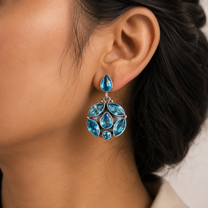 Boucles d'oreilles pendantes en argent oxydé avec pierres précieuses multicolores en gros |   Monture sertie de fleurs, tendance, en laiton plaqué argent antique |   Indien - Product Image 5