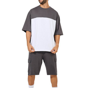 Conjunto de dos piezas gris y blanco para hombre, camiseta de manga corta extragrande y pantalones cortos tipo cargo, conjunto informal de verano para calle - Product Image 1