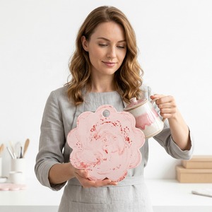 Planche à découper en résine faite à la main, ronde, épaisse, en silicone, en forme de fleur, rose, antidérapante, passe au lave-vaisselle - Product Image 1