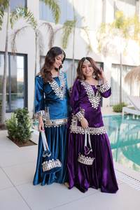 Elegante Ensemble Kurta con Salwar Farshi, Silhouette a Gamba Larga, Realizzato in India per Amanti dello Stile Etnico Moderno - Product Image 3