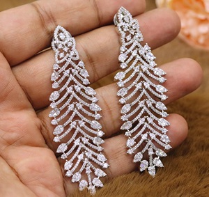 Magnifique design en laiton plaqué argent de qualité supérieure, aspect pierre, pour femmes, collections de bijoux classiques pour mariage. - Product Image 2