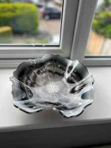 Échos célestes, bol décoratif artisanal noir, argent et blanc, pièce d'art moderne - Product Image 3