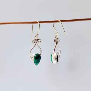 ต่างหูมรกตทรงลูกแพร์ ชุบทอง เงินสเตอร์ลิง งานแฮนด์เมด สำหรับผู้หญิง ของขวัญวันครบรอบสุดหรู - Product Image 4