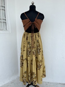 Robe longue florale sans manches 100 % coton pour femme, taille naturelle, style bohème doux, dos ouvert à nouer, idéale pour l'été, les vacances, marque privée - Product Image 4