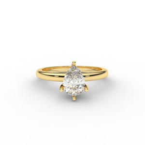 Bague de fiançailles solitaire en moissanite taille poire en or jaune, classique à quatre griffes, pour femme - Product Image 1