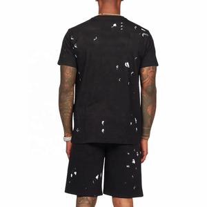 Conjunto de camiseta de manga corta y pantalones cortos de estilo casual para hombre, 100% algodón, con logo estampado, atuendo de verano. - Product Image 1