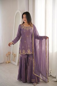 Ensemble élégant Sharara Palazzo pour femmes, travail de diamants Zarkan, soie Fendy brodée, tenue de soirée, ensemble de mariage - Product Image 3