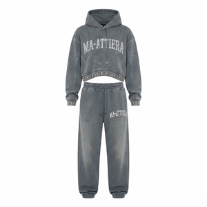 Conjunto de Sudadera Corta Gris con Lavado Ácido y Pantalones Jogger de Pierna Ancha para Mujer, con Detalles Tachonados, de Algodón y Felpa, Venta al por Mayor OEM - Product Image 4
