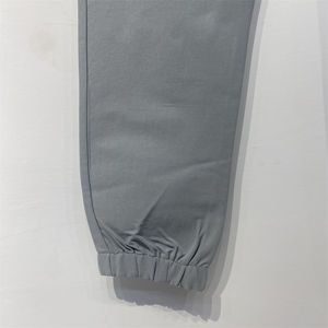 Safari en el desierto: Tonos arena que absorben la humedad con bolsillos plisados optimizados para aventuras en climas cálidos. - Product Image 6