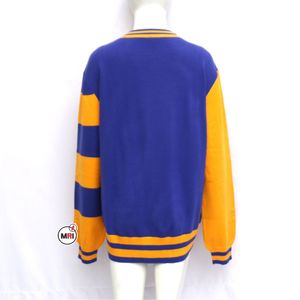 Logos brodés sur des pulls à col en V de haute qualité pour les sororités/fraternités/écoles/collèges/universités, logos sur des cardigans tricotés. - Product Image 2