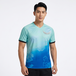 Camiseta de Fútbol Sublimada Unisex con Cuello Redondo, Estampado de Caballo en Degradado Azul, Absorbente de Humedad, Manga Corta, Personalizable y Ecológica - Product Image 4