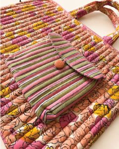 Sac pour ordinateur portable léger et doux à imprimé floral avec poche rayée et poignée matelassée pour une protection décontractée - Product Image 5