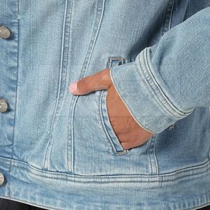 แจ็คเก็ตยีนส์ผู้หญิง สไตล์ลำลอง สตรีทแวร์ สีน้ำเงิน คุณภาพพรีเมียม ทรงสวยทันสมัย สำหรับขายส่ง รับผลิตแบบ OEM ODM แฟชั่น - Product Image 5