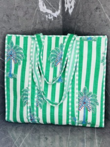 Bolso de mano hecho a mano con diseño de palmera |   Bolso de Hombro Acolchado de Algodón |   Bolsa de Mano con Estampado Tropical |   Bolso de uso diario con estampado de rayas para mujer - Product Image 5