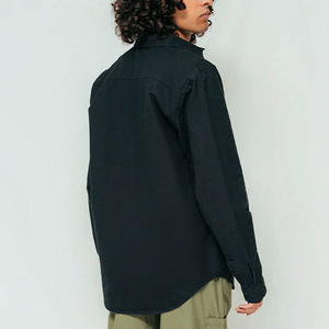 Camisa de Mezclilla Negra para Hombre, Manga Larga, Color Sólido, Cuello Clásico, Corte Holgado, Bolsillos Completos, Antiarrugas - Product Image 2