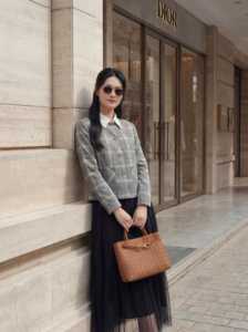 เสื้อแจ็คเก็ตผู้หญิงลายสก็อตสุดหรู คอเสื้อถอดได้ แขนยาว สวมทับได้ ดีไซน์พิเศษสำหรับฤดูใบไม้ร่วงและฤดูหนาว รุ่น SELENE - Product Image 3