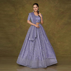 Ensemble Lehenga Choli en tulle avec broderie Resham complexe, jupe évasée royale, blouse ajustée et dupatta fluide, pour mariage et bal de promo, longueur ras du sol - Product Image 4