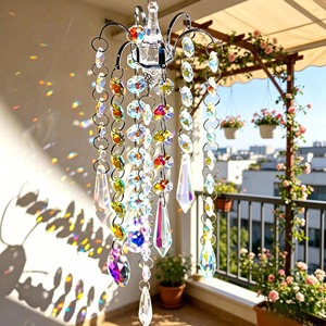Attrape-soleil en cristal de luxe blanc et or, décoration suspendue pour la réflexion de la lumière et la mise en valeur d'un intérieur moderne - Product Image 4