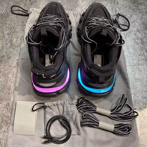 Chaussures de sport de luxe pour hommes et femmes, marque originale de créateur, modèle Track 3.0 avec lacets LED, chaussures décontractées de haute qualité, chaussures de sport pour femmes Baleciajias - Product Image 1