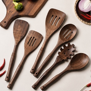 Juego de 4 Cucharas de Cocina de Madera Natural Hechas a Mano, Duraderas y Ecológicas, con Orificio para Colgar, al Mejor Precio - Product Image 1