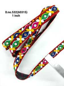 Cette dentelle décorative embellit les bordures des saris, les bords des dupattas et les modèles de blouses. - Product Image 3