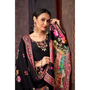 Conjunto de Top, Pantalón y Dupatta Negro de la Marca ST para Mujer, con Estampado Digital, Talla M - Product Image 3