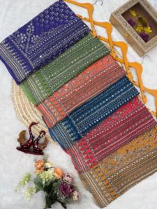 La beauté éclatante du sari en faux georgette avec des motifs découpés Dana et des broderies miroir réelles, accompagné d'un chemisier fait main avec des broderies miroir réelles. - Product Image 6