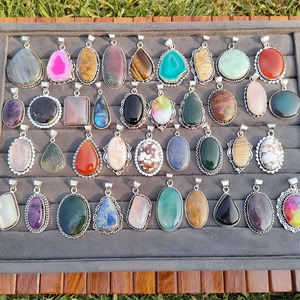 Collar de Cristal Clásico de Alta Demanda con Colgante Ovalado de Latón y Gema Natural de Imitación de Perla, Hecho a Mano con Engaste de Canal, Joyería de Regalo - Product Image 2