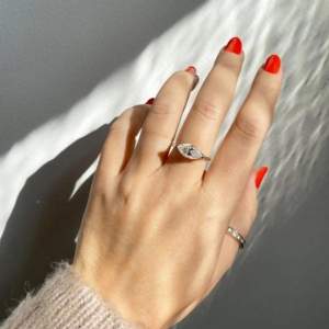 Bague Teardrop 2.00 CT en Moissanite taille Marquise en or jaune 14K, bague solitaire à griffes en V pour elle, bagues en or, OM GEMS - Product Image 6