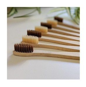 Brosse à dents pour adultes en nylon doux de haute qualité, portable et jetable, pour une utilisation à la maison ou en voyage, dans des sachets en plastique individuels - Product Image 1