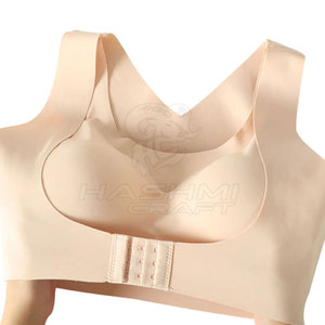 Soutien-gorge de sport haute performance conçu pour les femmes, offrant confort et durabilité dans leur tenue de fitness, parfait pour les activités de plein air. - Product Image 4