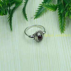 Anillo de Plata de Ley 925 con Granate Natural, Anillo Hecho a Mano, Anillo de Diseño Vintage con Granate Rojo para Mujer, Joyería para Navidad - Product Image 6