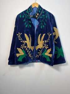 เสื้อแจ็คเก็ตปักลาย Suzani กำมะหยี่สไตล์โบฮีเมียนลายนกและเถาวัลย์ งานแฮนด์เมด เหมาะสำหรับเทศกาล เสื้อคลุมสำหรับผู้หญิงใส่เที่ยวฤดูหนาว - Product Image 3