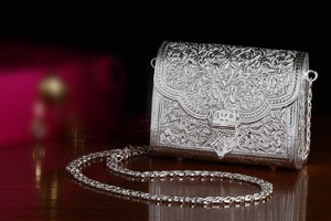 Porte-monnaie rectangulaire Chitai en laiton plaqué argent, fait main, Code Silver - Product Image 1