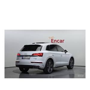 Audi Q5 45 TFSI quattro Premium 2023, 22,228 km, Volante a la Izquierda, Asientos de Cuero, Cámara Trasera - Product Image 2