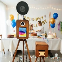 Photomaton de style rétro avec prise de vue en angle élevé, idéal pour les mariages et les événements festifs