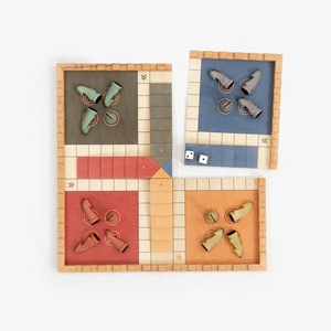 Juego de mesa Ludo de madera para cuatro jugadores con piezas en forma de caballo, juguete de mesa de estrategia moderno para diversión y entretenimiento familiar - Product Image 2
