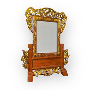 Les cadres photo utilisés pour les autels ancestraux sont de différentes tailles et sont souvent sculptés et dorés. - Product Image 2