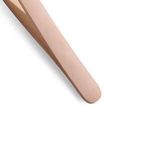 Pinzas de Precisión para Cejas con Baño de Oro Premium, Punta Redondeada, Diseño Moderno, Herramienta de Aseo Duradera a Precios Competitivos - Product Image 3