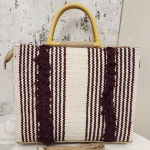 กระเป๋าโท้ทผ้าแจ็คการ์ดทอมือ พร้อมพู่ห้อยสีไวน์เข้มและหูจับไม้ - Product Image 1