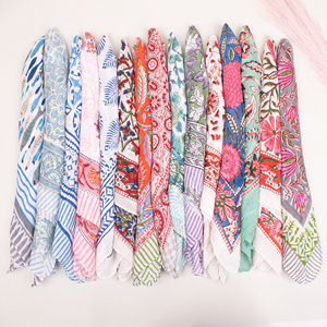 Pañuelo Cuadrado de Algodón Premium de Lujo con Estampado de Bloques Vibrante y Colorido, Accesorio de Pelo y Muñequera de Moda, Suave para la Piel, para Todos - Product Image 3