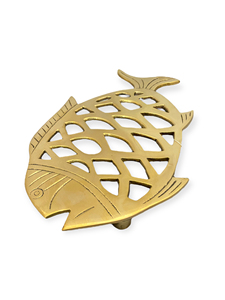 Socle de cuisson en laiton décoratif en forme de poisson, résistant à la chaleur, compatible four, support de casserole, protection de table de cuisine, design nautique, ustensile de cuisine - Product Image 3