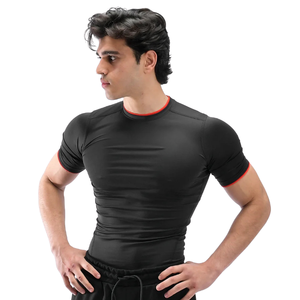 Chemise de compression athlétique noire pour hommes, respirante, à séchage rapide, extensible, à manches courtes, pour l'entraînement en salle de sport, haut de sport - Product Image 1