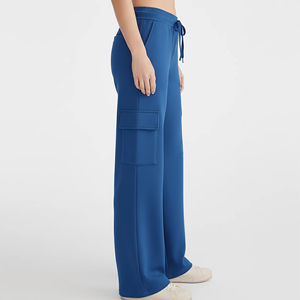 Pantalon de survêtement cargo bleu roi pour femme, coupe droite à jambe large, avec poches utilitaires, taille à cordon de serrage, logo brodé personnalisé - Product Image 6