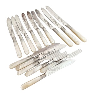 Service de couverts à fruits et desserts victoriens anciens en argent plaqué avec manches en nacre, fourchettes, vaisselle vintage de collection pour la maison - Product Image 1