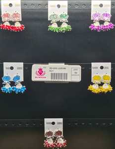 Pendientes Jhumka Cuadrados Plateados con Cristal en el Centro, Flecos de Cuentas Coloridas y Soporte para la Oreja, Pendientes de Moda - Product Image 1